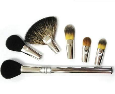 初學(xué)者怎么挑選化妝用品:掌握聞看燒測涂四個(gè)步驟