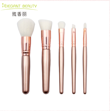 粉撲、美妝蛋、化妝刷，用它們化妝有什么區(qū)別？