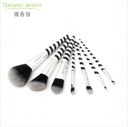 新買的化妝刷需要清洗么，該如何清洗呢？