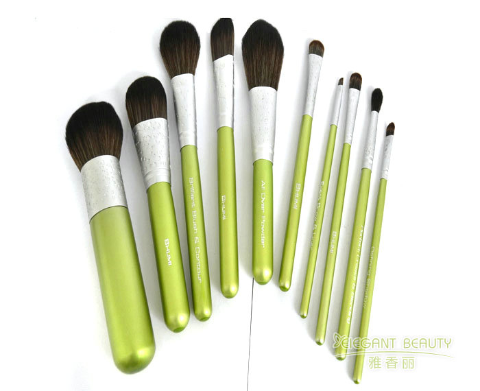  如何選擇適合自己膚質的化妝刷套裝？掌握這五點