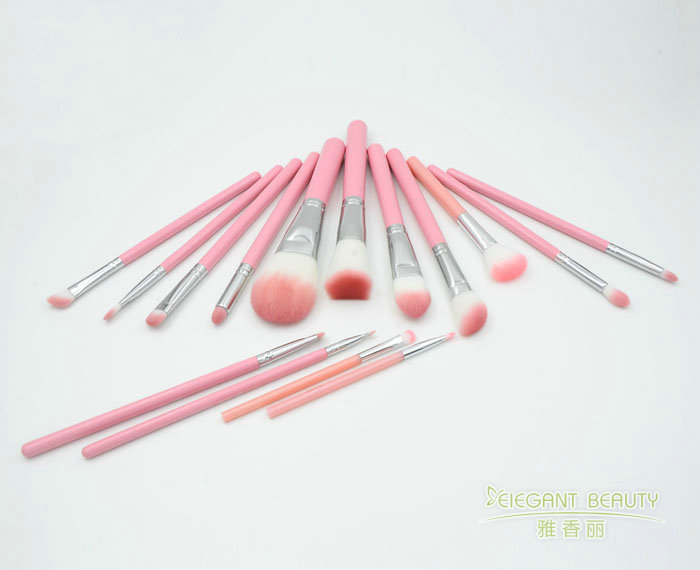 針對不同化妝技巧，應如何選擇適合的化妝刷型號和大??？