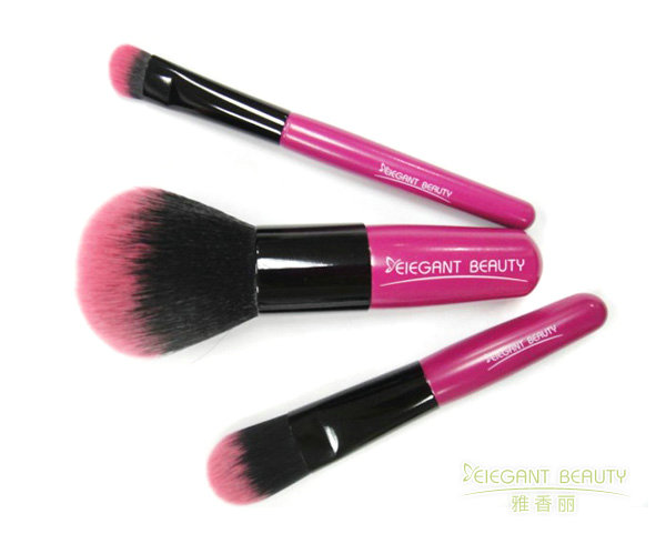 化妝刷套裝中散粉刷的錐形設(shè)計(jì)對(duì)妝效有何技術(shù)優(yōu)勢？